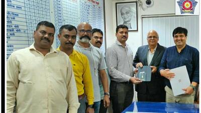 Deepak Baldava (first from right) at Dindoshi police station HT Photo