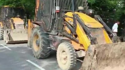 Noida: Bulldozers were seen in Grand Omaxe in Noida's Sector 93 on Monday morning, ((ANI) ) Noida: Bulldozers were seen in Grand Omaxe in Noida's Sector 93 on Monday morning, ((ANI) )