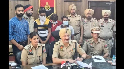 The robbers in the custody of the Kharar police on Monday. The stolen car and the knife used in the crime were recovered from them. (HT Photo) The robbers in the custody of the Kharar police on Monday. The stolen car and the knife used in the crime were recovered from them. (HT Photo)