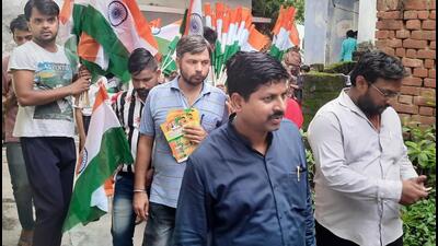 BJP cadres in Lucknow began distributing the national flag at various places in Lucknow as part of the ‘HarGharTiranga’ campaign. (sourced) BJP cadres in Lucknow began distributing the national flag at various places in Lucknow as part of the ‘HarGharTiranga’ campaign. (sourced)