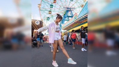 Pooja Hegde raised the 'cool' quotient by pairing her outfit with different coloured converse. (Instagram/@hegdepooja) Pooja Hegde raised the 'cool' quotient by pairing her outfit with different coloured converse. (Instagram/@hegdepooja)