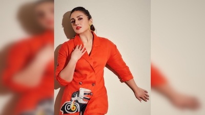 Huma Qureshi styled her semi-formal look with hoop earrings and a square toe transparent strap stilettoes. (Instagram/@iamhumaq)