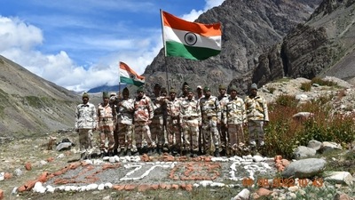 ITBP promoting 'Har Ghar Tiranga' campaign at 13000 feet in Uttarakhand. (ITBP) ITBP promoting 'Har Ghar Tiranga' campaign at 13000 feet in Uttarakhand. (ITBP)