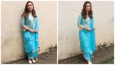 In the end, Kareena chose an organza dupatta decorated with floral patterned embellishments, tassel adornments, and smocked taar embellished borders. (HT Photo/Varinder Chawla) In the end, Kareena chose an organza dupatta decorated with floral patterned embellishments, tassel adornments, and smocked taar embellished borders. (HT Photo/Varinder Chawla)
