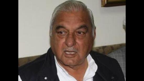 Former Haryana CM Bhupinder Singh Hooda also lodged a protest. He asked why speaker was reluctant to accept Congress’ demand. Din prevailed in the House as speaker stuck to his decision. Though he assured that sufficient time would be given to Congress to speak on the issue, the Congress MLAs walked out of the House. (HT File Photo) Former Haryana CM Bhupinder Singh Hooda also lodged a protest. He asked why speaker was reluctant to accept Congress’ demand. Din prevailed in the House as speaker stuck to his decision. Though he assured that sufficient time would be given to Congress to speak on the issue, the Congress MLAs walked out of the House. (HT File Photo)