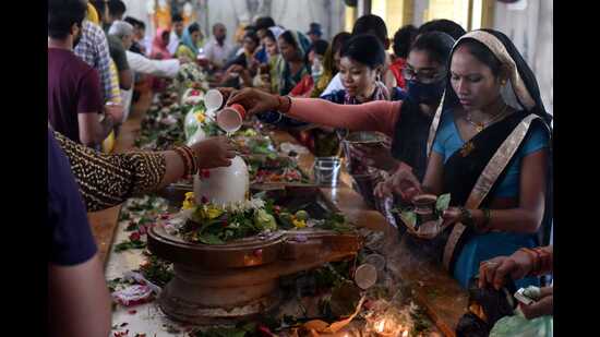 Devotees thronging Shiva temple in Prayagraj on Monday. (HT PHOTO)