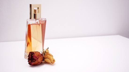 Amazon Great Freedom Festival Sale 2022 is offering great discounts on perfumes. (Pexels)