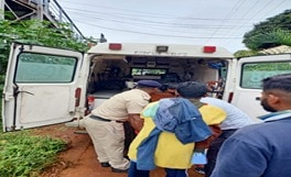 The injured woman being taken to hospital by RPF staff. (Image source: RPF S.W.Railway/Twitter) The injured woman being taken to hospital by RPF staff. (Image source: RPF S.W.Railway/Twitter)