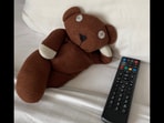 This is how the teddy bear was left by the housekeeper in the hotel room. (Twitter/@chocolatadisco)