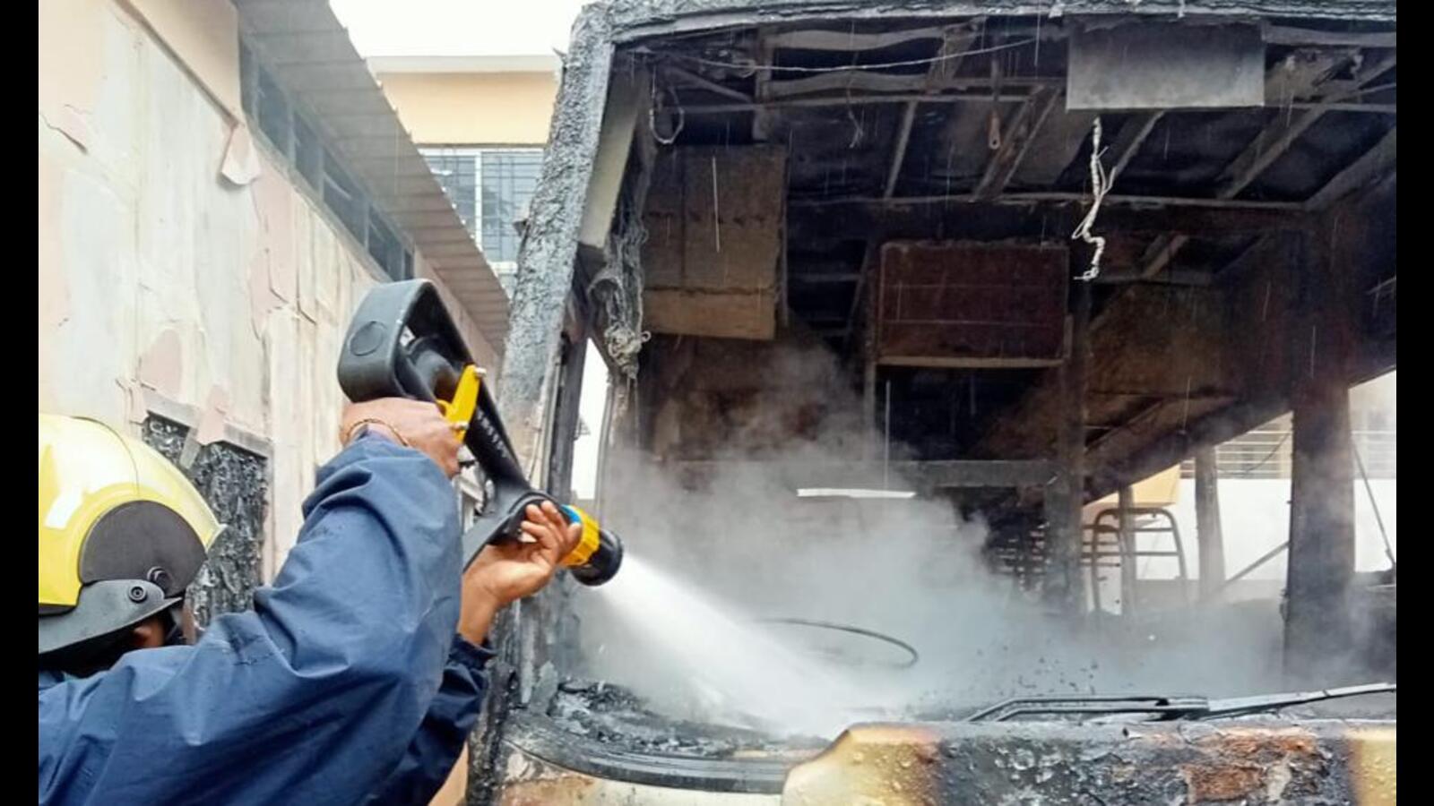 School bus gutted in fire at Hadapsar Hindustan Times