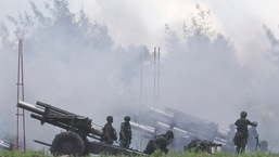 Soldiers fire 155mm howitzers during an annual live fire military exercise in Pingtung county, southern Taiwan August 9, 2022.&nbsp;