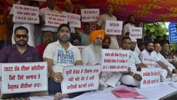 Lambasting the state government over non-issuance of no-objection certificates (NOCs) for plots, registration of FIRs against builders, hike in collector rates, among other issues, the Punjab Colonisers and Property Dealers’ Association had commenced the agitation against the government on August 8. (HT FILE)