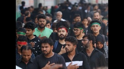 Shia Muslims during the Moharram procession in Old City in Lucknow on Tuesday. (HT photo) Shia Muslims during the Moharram procession in Old City in Lucknow on Tuesday. (HT photo)