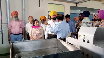 Cabinet minister Fauja Singh Sarari visited the Food Incubation ,centre at PAU, Ludhiana, and also the Mega Food Park in Ladhowal village. He said government was working to set up more food processing units by imparting training to farmers regarding processing of fruits and vegetables into jams, jellies, pickles, juices etc. (HT PHOTO)