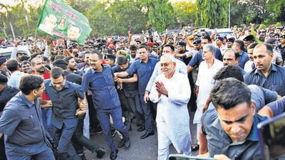 JD(U) leader Nitish Kumar outside Raj Bhavan, in Patna on Tuesday. (Santosh Kumar/HT photo) JD(U) leader Nitish Kumar outside Raj Bhavan, in Patna on Tuesday. (Santosh Kumar/HT photo)
