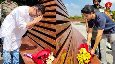 Aamir Khan and Naga Chaitanya at the National War Memorial in Delhi. Aamir Khan and Naga Chaitanya at the National War Memorial in Delhi.