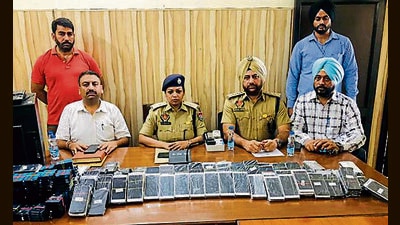 Apart from the stolen phones, 485 mobile batteries, 16.5kg e-waste (mobile phone scrap), a computer, a programmer software and mobile repairing machine were also seized from the accused. (HT PHOTO) Apart from the stolen phones, 485 mobile batteries, 16.5kg e-waste (mobile phone scrap), a computer, a programmer software and mobile repairing machine were also seized from the accused. (HT PHOTO)