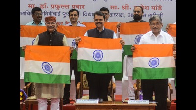 (From Left) Kharbhari Vishwanath Kale, SPPU V-C; Devendra Fadnavis, Deputy CM and Chandrakant Patil, BJP state president at SPPU on Tuesday. (Shankar Narayan/HT PHOTO) (From Left) Kharbhari Vishwanath Kale, SPPU V-C; Devendra Fadnavis, Deputy CM and Chandrakant Patil, BJP state president at SPPU on Tuesday. (Shankar Narayan/HT PHOTO)
