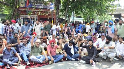 Passengers were left stranded at the bus stand for at least six hours after private operators went on strike, demanding that the government provide a subsidy to allow free travel for women in private buses and revise fares (HT PHOTO) Passengers were left stranded at the bus stand for at least six hours after private operators went on strike, demanding that the government provide a subsidy to allow free travel for women in private buses and revise fares (HT PHOTO)