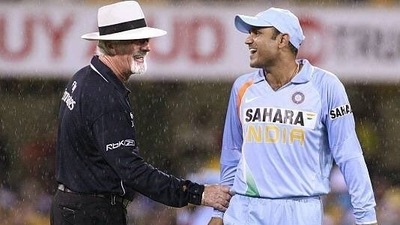 Virender Sehwag and umpire Rudi Koertzen share a laugh on the field (Twitter/virendersehwag) Virender Sehwag and umpire Rudi Koertzen share a laugh on the field (Twitter/virendersehwag)