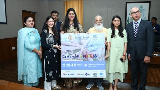 (L to R): Dr Mamta Agarwal, Tanya Maniktala, V.Srinivasan, Dr Nivedîta Shreyans, Dr Anil Sahasrabuddhe, Pragya Misra, Jose Luiz