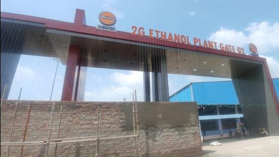 As per technical experts from the IOC, the 2G ethanol plant in Panipat will prove a game-changer to deal with the problem of stubble burning as the plant will generate around 3 crore litres of ethanol annually by utilising about 2 lakh tonnes of crop waste. (HT Photo)