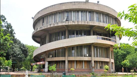 According to data collected from Panjab University departments, there are only seven teachers at the history department against the sanctioned strength of 15 and only six regular teachers in the political science department, where the total sanctioned positions also stand at 15. (HT FIle)