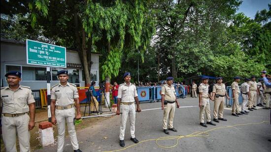 Security personnel outside Bihar chief minister Nitish Kumar's residence. (PTI)