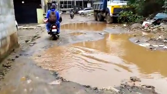 “No road, only votes,” KPCC member Dr Kavitha Reddy said in a Twitter post. (Image source: Screengrab of Twitter video/@KavithaReddyKR)