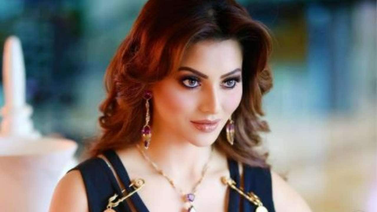 Urvashi Rautela was seen in the music video of Versace Baby.
