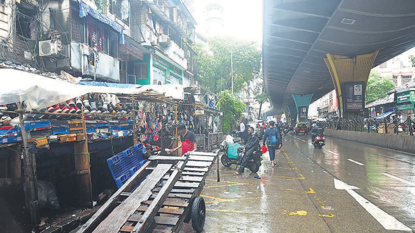 Big eviction drive in SoBo begins; 800 hawkers to go