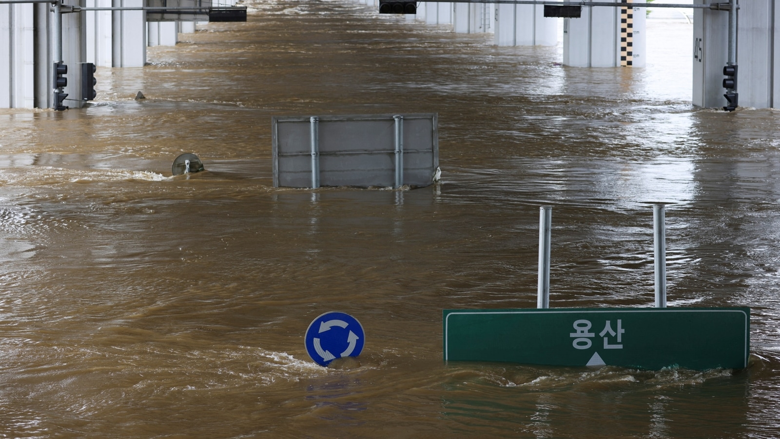 At least 8 dead in Seoul as torrential rain causes floods, power outages