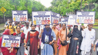 Around 7500 citizens along with members of Ekata Manch and other NGOs participate in a huge rally celebrating Azadi Ka Amrut Mahotsav, commemorating the 75th anniversary of India's Independence and also felicitating the Covid-19 warriors, the unsung heroes, and from various essential sectors for their services during the pandemic, at Children Welfare Centre High School, Yari Road, Versova, in Mumbai, India, on Wednesday. (Vijay Bate/HT Photo) Around 7500 citizens along with members of Ekata Manch and other NGOs participate in a huge rally celebrating Azadi Ka Amrut Mahotsav, commemorating the 75th anniversary of India's Independence and also felicitating the Covid-19 warriors, the unsung heroes, and from various essential sectors for their services during the pandemic, at Children Welfare Centre High School, Yari Road, Versova, in Mumbai, India, on Wednesday. (Vijay Bate/HT Photo)