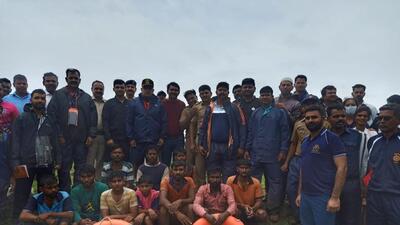ICG airlifts 10 fishermen from stranded boat off Murud-Janjira coast ICG airlifts 10 fishermen from stranded boat off Murud-Janjira coast