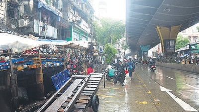 Mumbai, India - August 10, 2022: A view of Mohammad Ali Road, in Mumbai, India, on Wednesday, August 10, 2022. (Photo by Bhushan Koyande/HT Photo) (HT PHOTO) Mumbai, India - August 10, 2022: A view of Mohammad Ali Road, in Mumbai, India, on Wednesday, August 10, 2022. (Photo by Bhushan Koyande/HT Photo) (HT PHOTO)