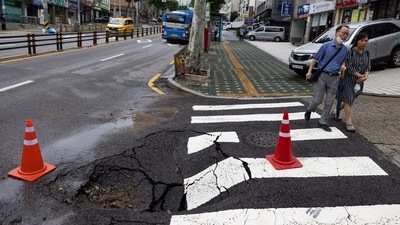 More than 52 centimeters (20 inches) of rain was measured in Seoul’s hardest-hit Dongjak district from Monday to Wednesday at noon. (Bloomberg) More than 52 centimeters (20 inches) of rain was measured in Seoul’s hardest-hit Dongjak district from Monday to Wednesday at noon. (Bloomberg)