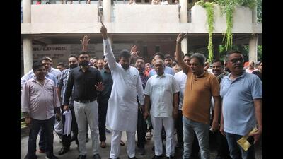 Members of the Chandigarh Wine Contractors Association protesting outside the Deputy Commissioner’s office in Sector 17, Chandigarh, on Wednesday. (Ravi Kumar/HT)