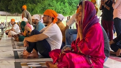 Aamir Khan and Mona Singh seek blessings at the Golden Temple ahead of their film's release. Laal Singh Chaddha, which is the official adaptation of Tom Hanks-starrer Forrest Gump, will release in theatres on August 11. It stars Aamir as a Sikh man and Mona as his mother. Aamir Khan and Mona Singh seek blessings at the Golden Temple ahead of their film's release. Laal Singh Chaddha, which is the official adaptation of Tom Hanks-starrer Forrest Gump, will release in theatres on August 11. It stars Aamir as a Sikh man and Mona as his mother.