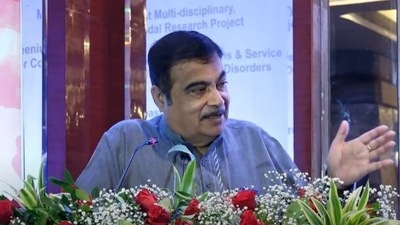 Union minister Nitin Gadkari said no laws can come in the way of the welfare of the poor people.&nbsp;