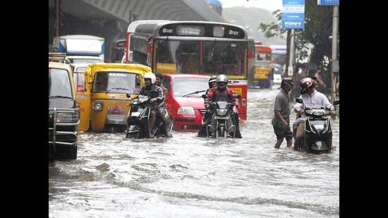 Traffic stuck at Hindmata during heavy rains in Mumbai.(File image) (Kunal Patil/HT) Traffic stuck at Hindmata during heavy rains in Mumbai.(File image) (Kunal Patil/HT)