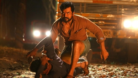 Karthi in a still from Kaithi (2019).