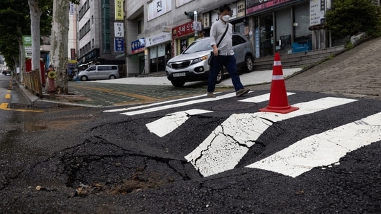 The storm that started Monday has dumped 525 millimetres (20.7 inches) of rain in parts of Seoul, the Meteorological Agency said, forecasting another 100 millimetres through Thursday.(Bloomberg)
