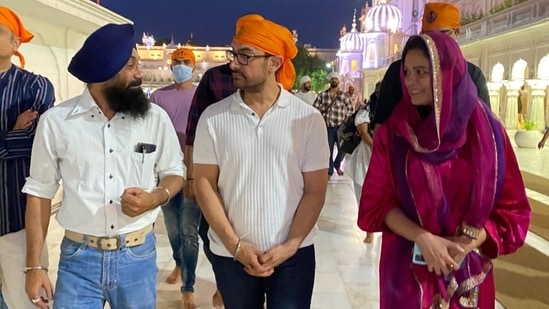 Aamir Khan and Mona Singh visited Golden Temple also known as Harmandir Sahib in Amritsar on the morning of Wednesday, August 10. The two star as son and mother in their upcoming film Laal Singh Chaddha.