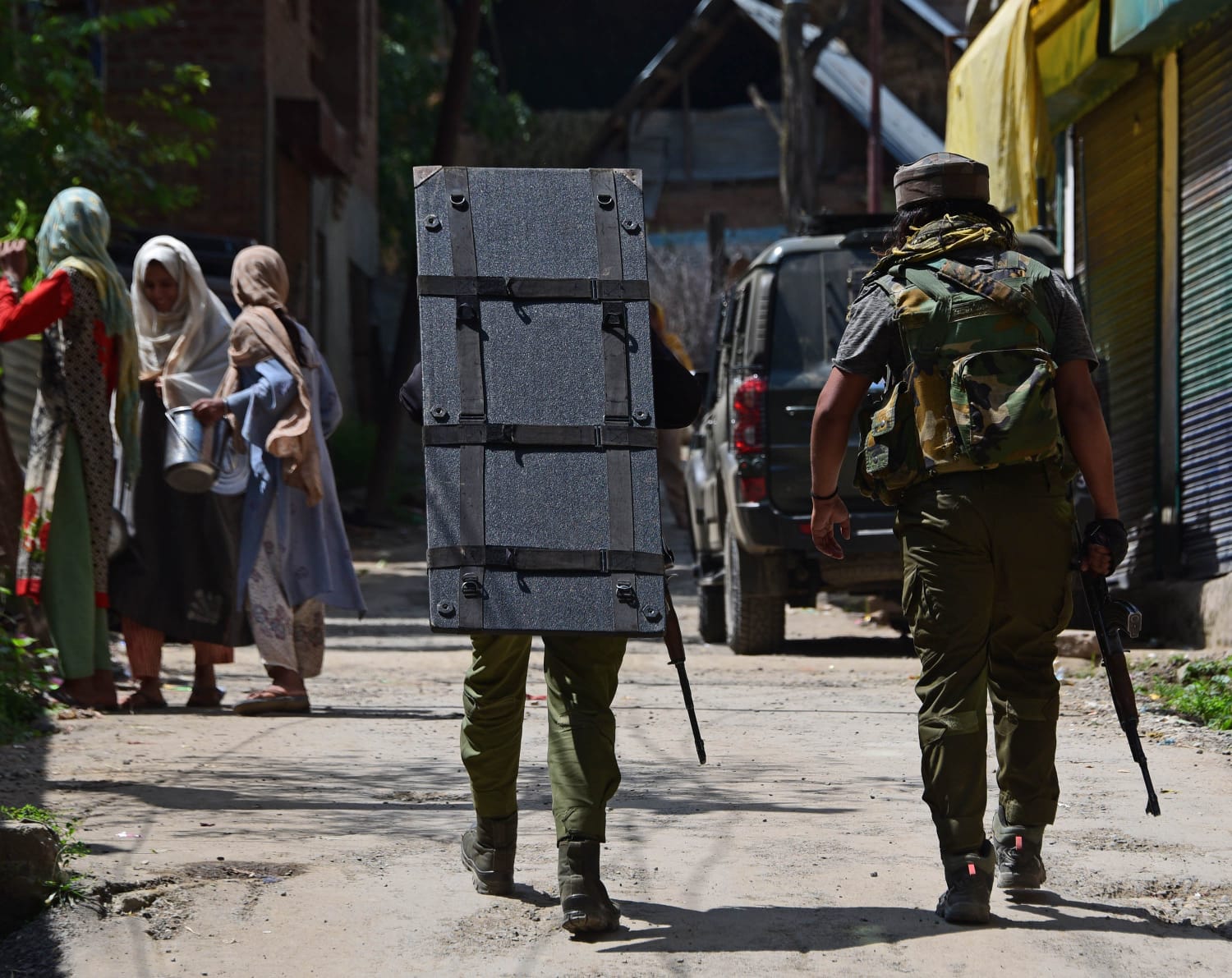 Army jawans near the site of encounter at Waterhail village in Budgam district on Wednesday. (Waseem Andrabi / HT Photo) Army jawans near the site of encounter at Waterhail village in Budgam district on Wednesday. (Waseem Andrabi / HT Photo)