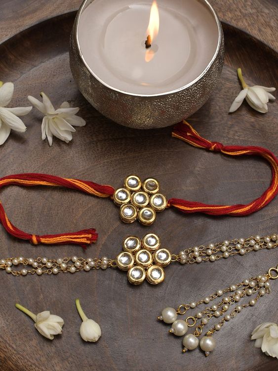 Raksha Bandhan 2022: Amaze your brother with a beautiful Kundan rakhi.(pinterest)