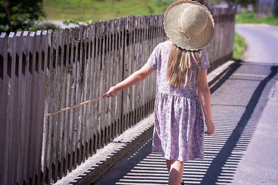 According to fitness experts, you can increase your daily calorie expenditure by 2-4 calories per minute by walking instead of sitting or lying down after eating. (Pixabay) According to fitness experts, you can increase your daily calorie expenditure by 2-4 calories per minute by walking instead of sitting or lying down after eating. (Pixabay)