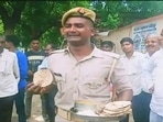 In a video that has gone viral on social media, police constable Manoj Kumar lamented the inferior food quality which was being served at the mess in the Reserve Police Lines.