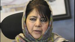 Former J&K chief minister Mehbooba Mufti on Thursday blamed the BJP for ‘politicising’ the national flag and accused it of using coercive measures to force people to buy and hoist the Tricolour. (HT file photo)