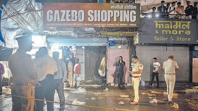 Police said the shooters left a note written in Hindi that if any one does business outside the centre, they will kill them, said a police officer. (Satish Bate/HT PHOTO)