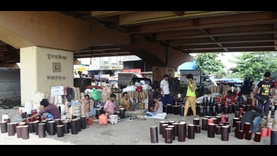 Drum makers are here again. Craftsmen from UP making drums under the Rajnouli Bridge in Bhiwandi. (PRAMOD TAMBE/HT PHOTO) Drum makers are here again. Craftsmen from UP making drums under the Rajnouli Bridge in Bhiwandi. (PRAMOD TAMBE/HT PHOTO)